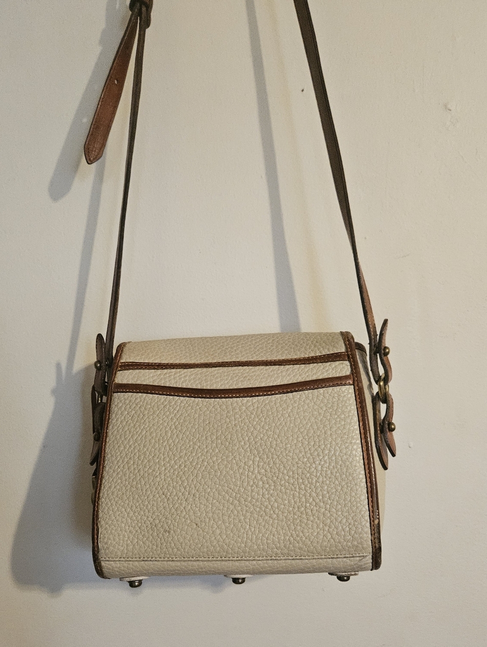 Vintage Dooney & Bourke All Weather Leather Essex Crossbody Bag, Made in USA! - Picture 4 of 16